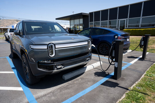 California Launches $3,500 EV Rebates for First-Time Buyers as Electric Vehicle Sales Slow